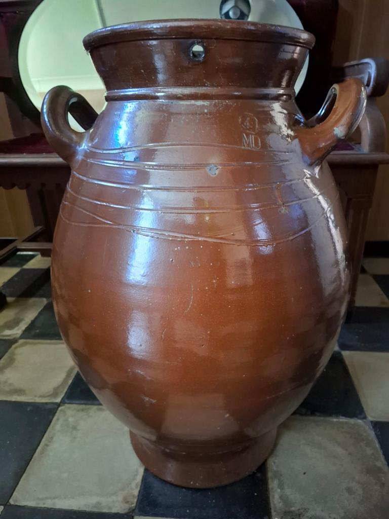 Terracotta kruik, Ophalen