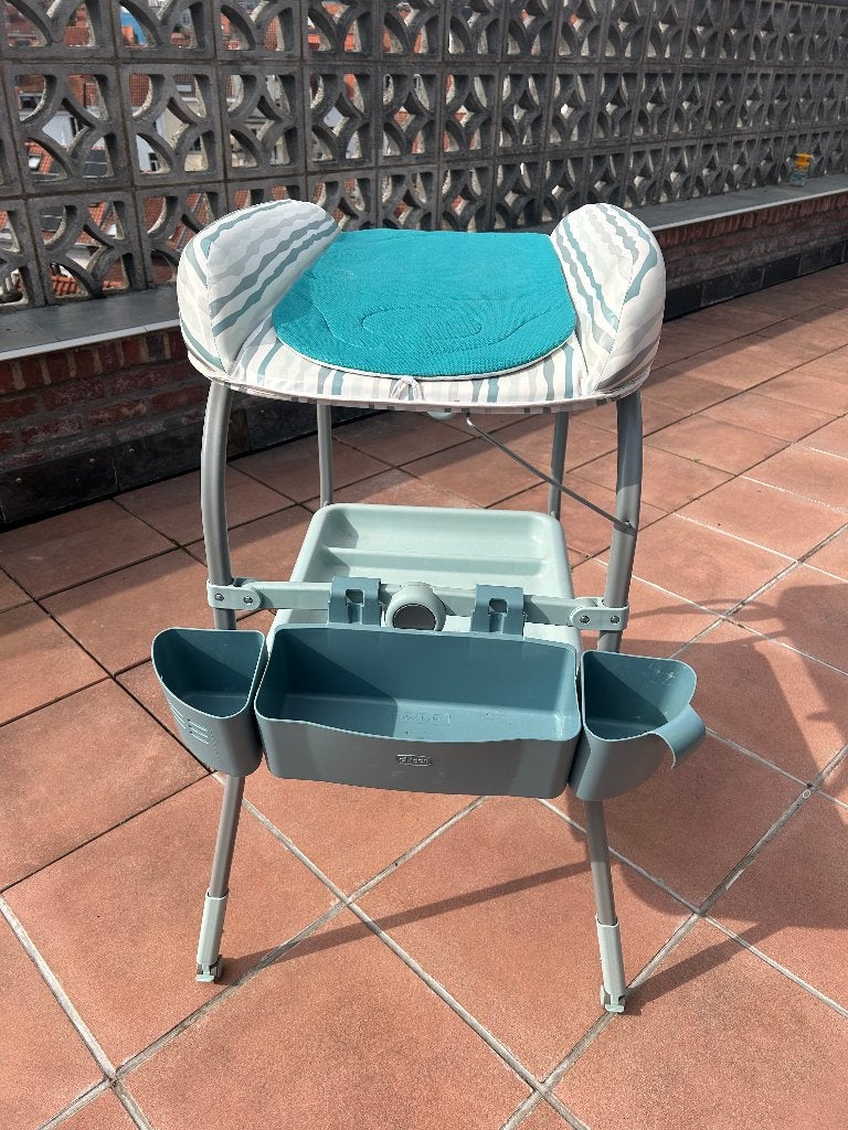 TABLE À LANGER CHICCO 2 EN 1 AVEC BAIGNOIRE POUR BEBE, Enlèvement, Utilisé, Coussin à langer, Autres marques