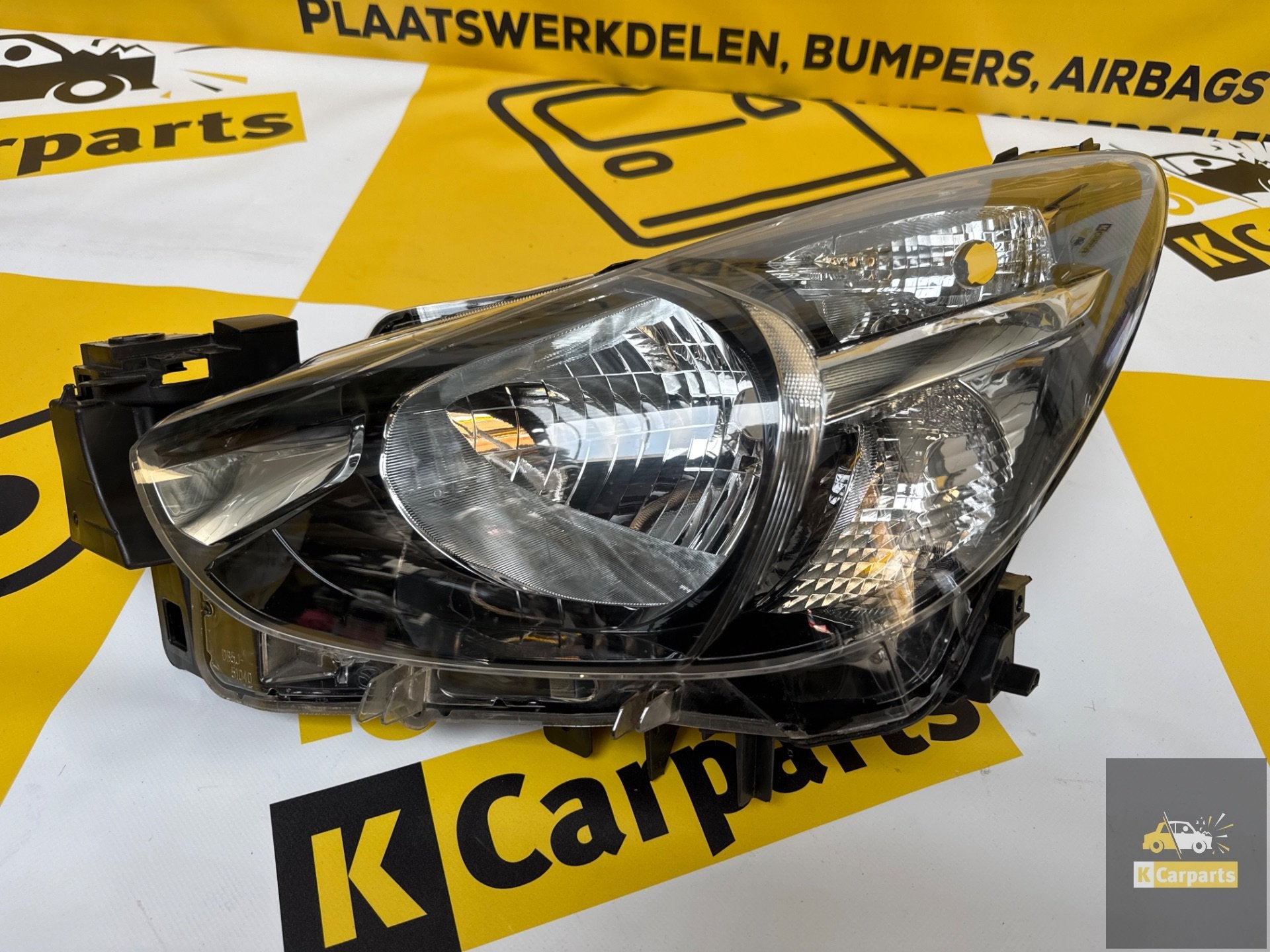 Koplamp Mazda 2 Links Halogeen DB5J51040 koplamp, Info@fabrikant.eu, Fabrikantstraat 1
1000 AA  Amsterdam, NL, Mazda, Fabrikant BV