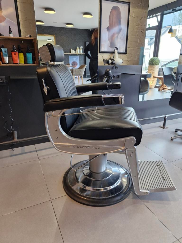 Barbierstoel, Diensten en Vakmensen, Haarkappers