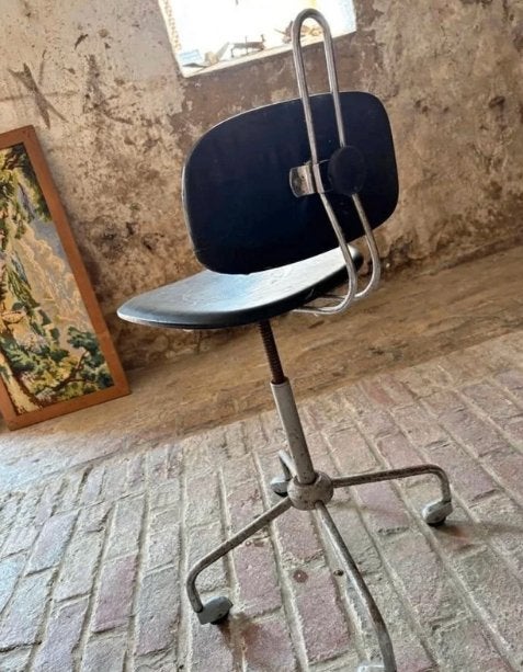Chaise industrielle vintage TAVO – Made in Belgium, Antiquités & Art, Enlèvement