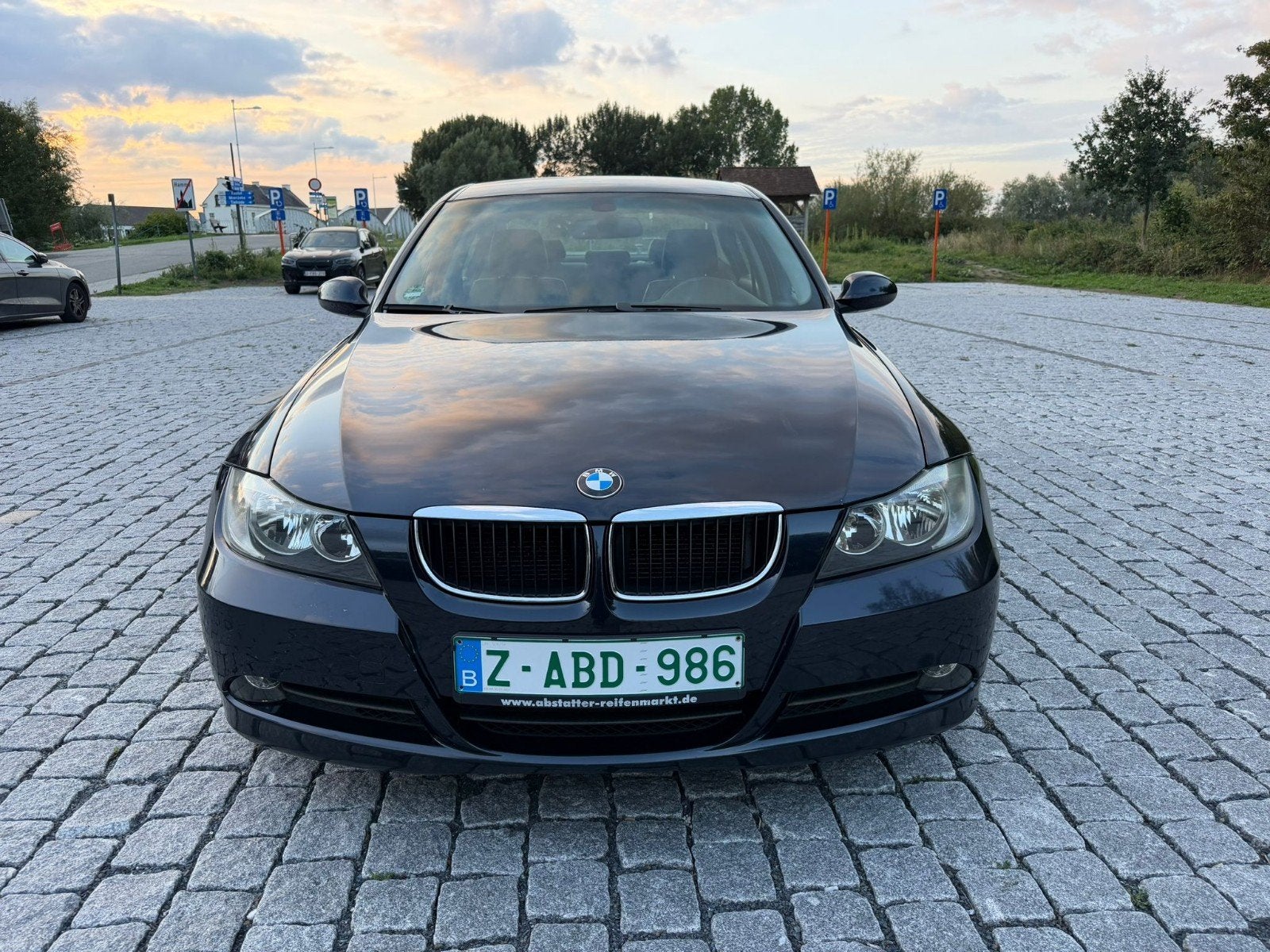 BMW 320I BENZINE E90 EURO4 DIG.AIRCO AUTOMAAT 2 JAAR KEURING, Auto's, BMW, Achterwielaandrijving, 4 cilinders, Blauw, Leder