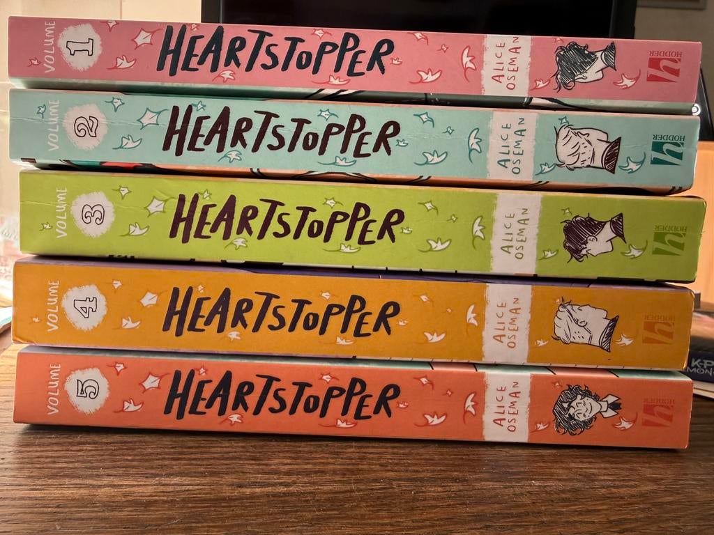 Heartstopper volledige boekenbox, Ophalen of Verzenden, Zo goed als nieuw