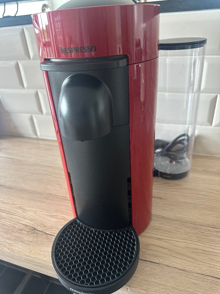 Nespresso Magimix Vertuo M600 rouge-très bon état, Elektronische apparatuur, Ophalen, Gebruikt, Espresso apparaat, Koffiepads en cups