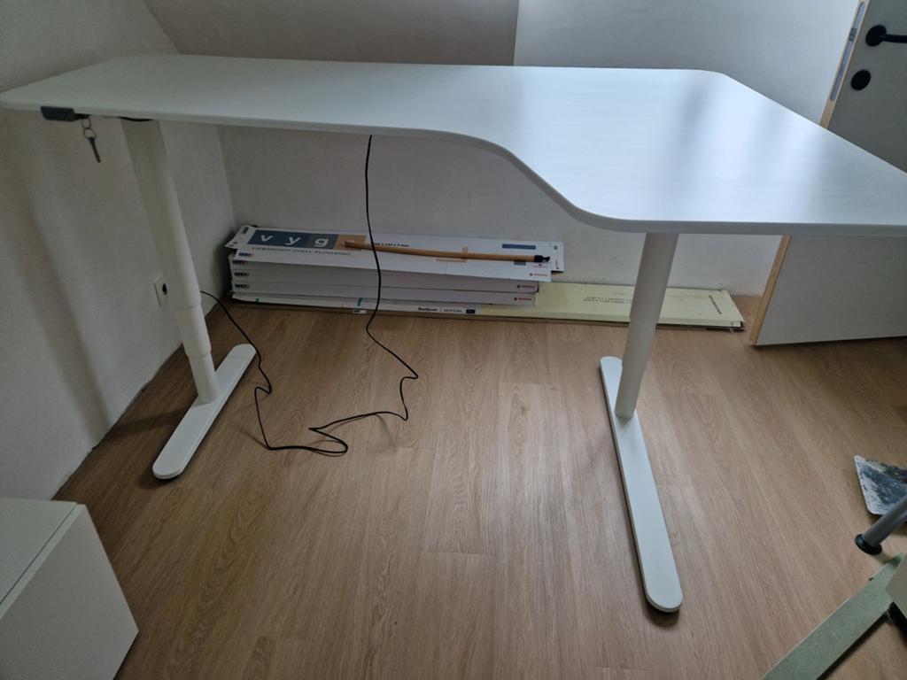 Elektrisch Verstelbaar Hoekbureau IKEA BEKANT 160x110cm, Huis en Inrichting, Ophalen, 160 cm, Hoekbureau, Zo goed als nieuw