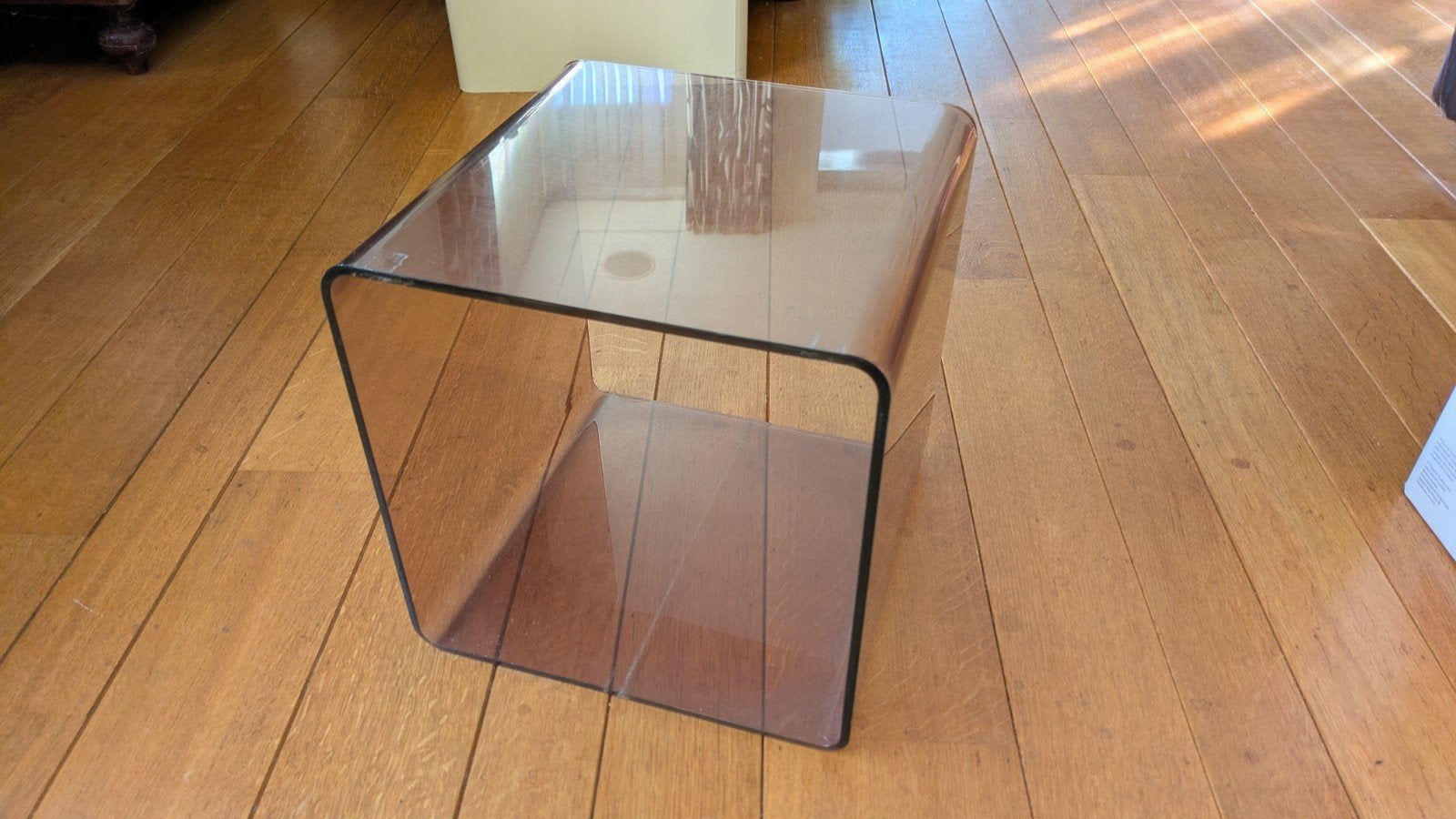 Jaren 70 smoked plexiglass kubus bijzettafel (Michel Dumas), Ophalen, Minder dan 45 cm, Gebruikt, Vierkant