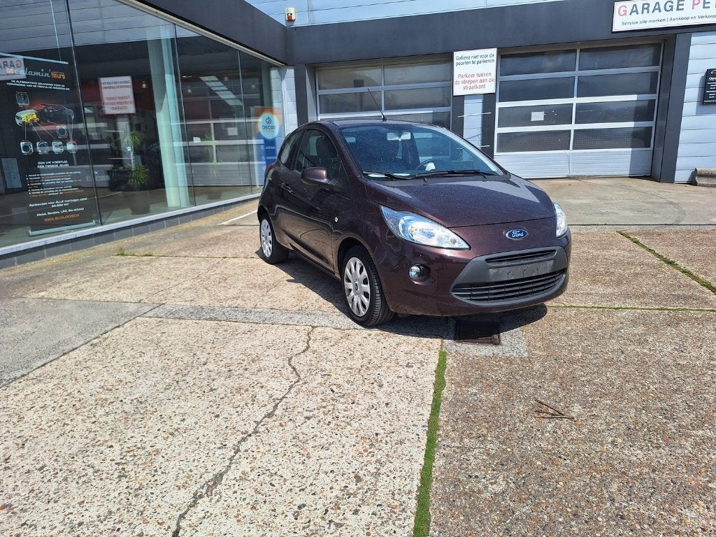 mooie ford ka titanium uitvoering met airco 85000 km, Auto's, Ford, Voorwielaandrijving, 4 zetels, Stof, 4 cilinders