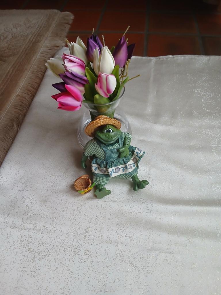 Vintage kikkerbeeldje met bloemenvaasje – decoratie uit inbo, Antiek en Kunst, Curiosa en Brocante, Ophalen of Verzenden