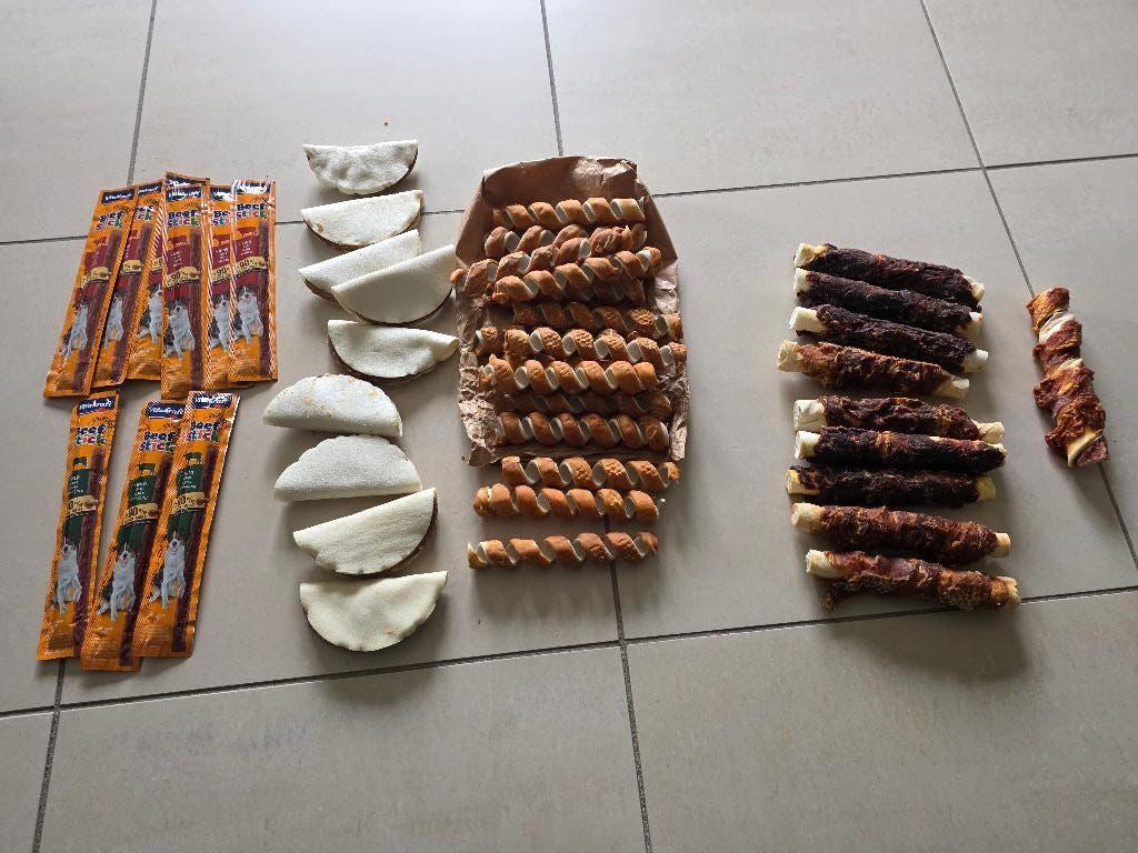 Lot nieuwe hondensnacks   Wegens overlijden, Dieren en Toebehoren, Ophalen of Verzenden
