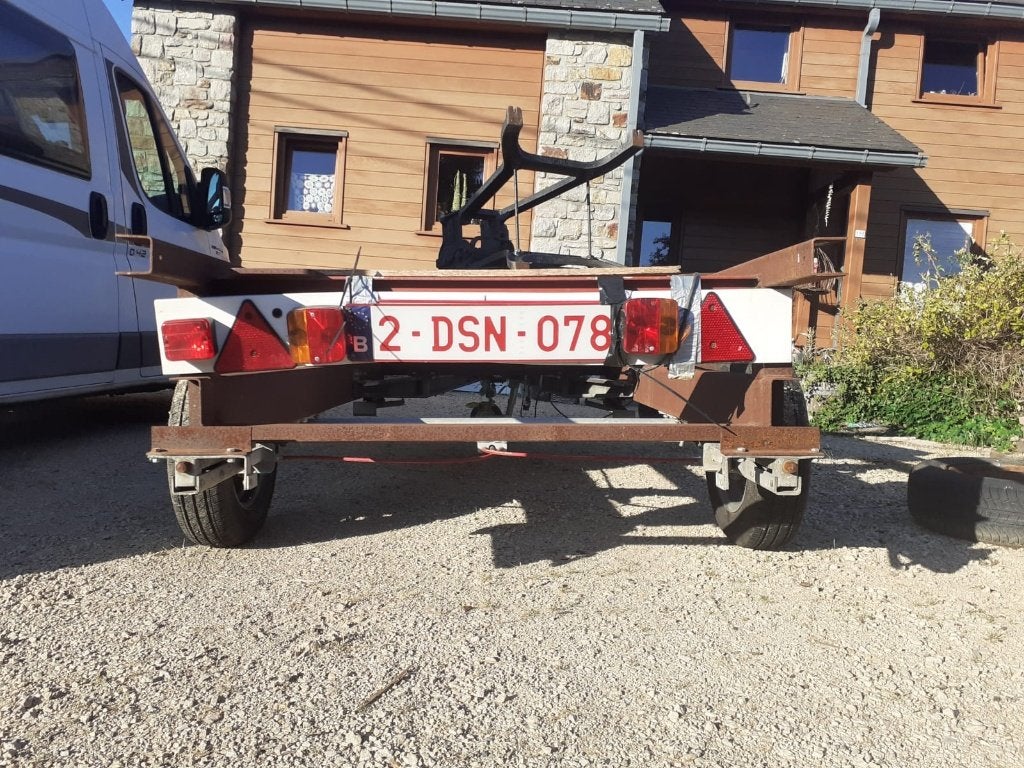 Remorque freinée 750Kg / chassis / pour bricolage, Enlèvement