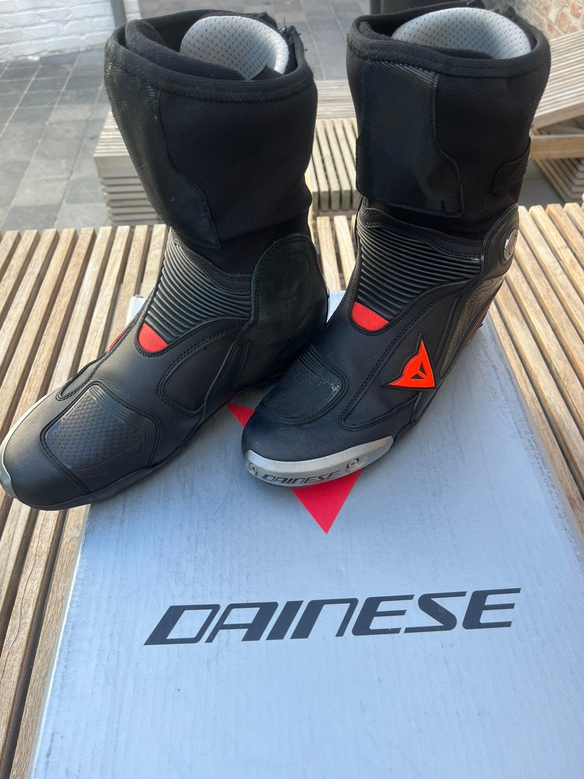 Bottes Dainese Axial D1 noir/rouge taille 42, Enlèvement, Seconde main, Hommes, Bottes