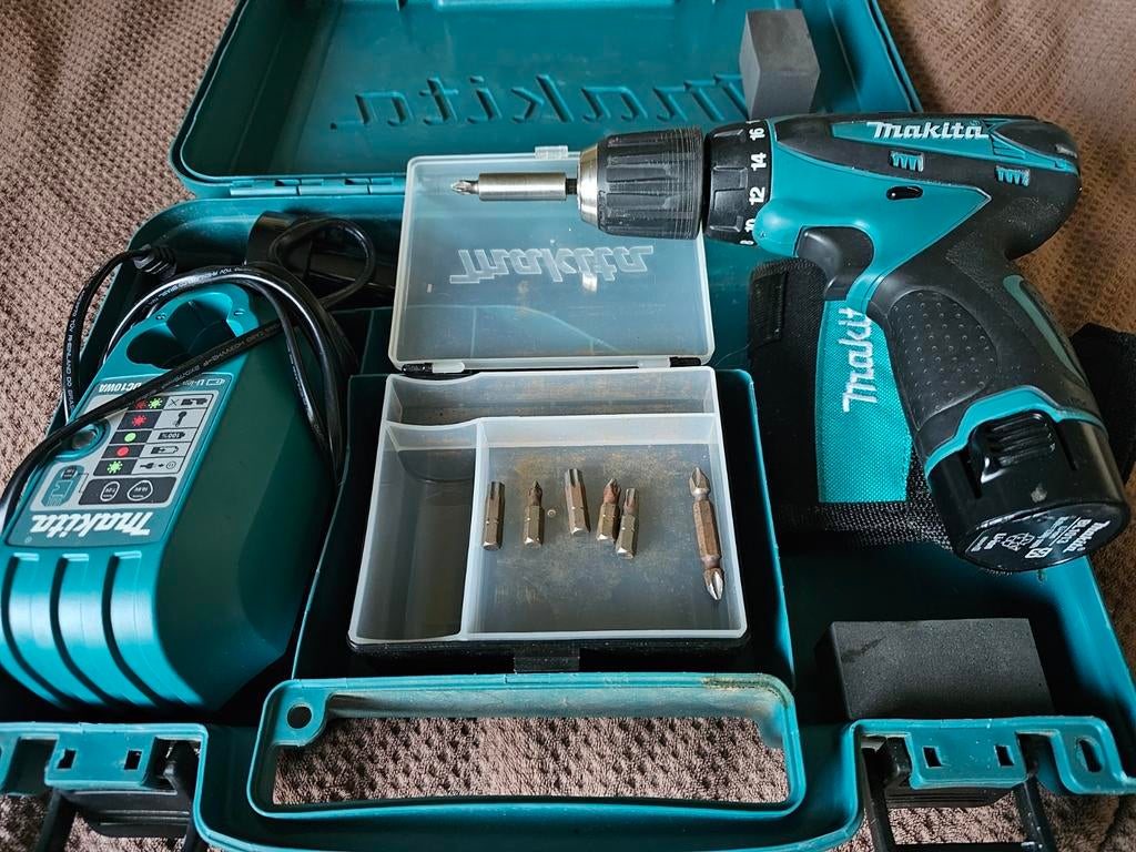 Makita schroefmachine 10.8 volt DF330D, Ophalen