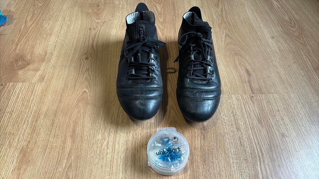 Voetbalschoenen ‘Puma’ - ijzeren noppen - maat 42, Sport en Fitness, Voetbal, Ophalen, Gebruikt, Schoenen