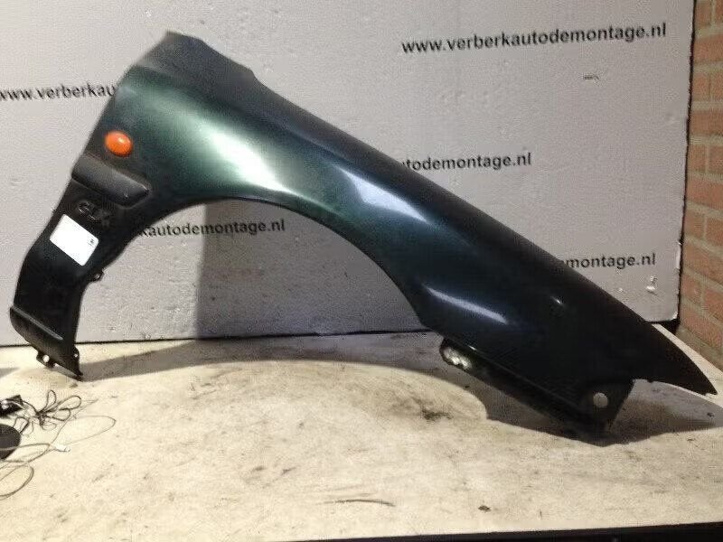 SPATBORD RECHTS VOOR Ford Mondeo I (01-1993/09-1996), Gebruikt, Ophalen of Verzenden, Ford-Werke GmbH, Henry-Ford-Straße 1 50735 Köln, DE