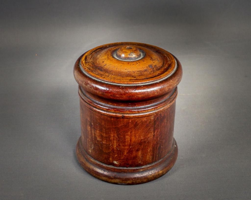 Ancienne boîte en bois de 13 cm de haut, Enlèvement