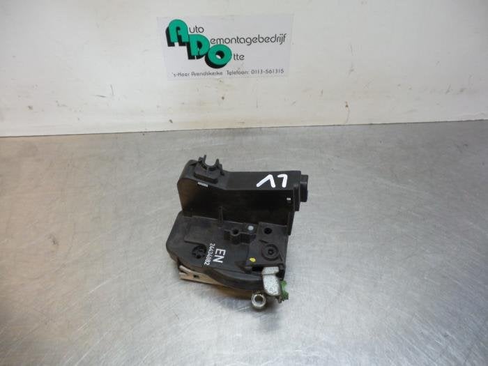 Serrure portière mécanique 2portes gauche d'un Opel Corsa, -, Opel, Utilisé, -