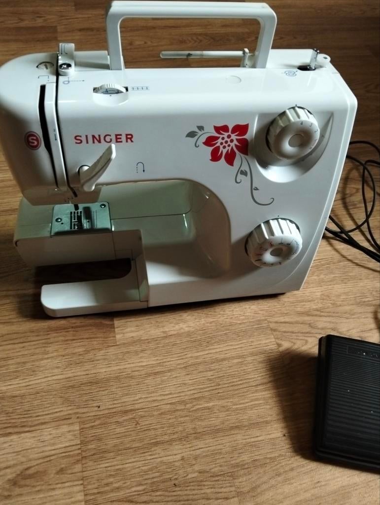Machine à coudre en très bon état, modèle singer 8280P, Enlèvement, Machine à coudre, Singer