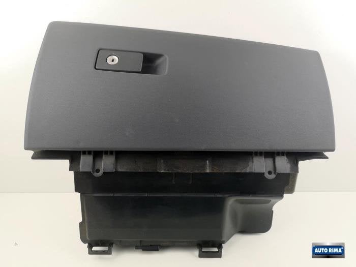 Boîte à gants d'un Volvo V70, -, 3 mois de garantie, Utilisé, -