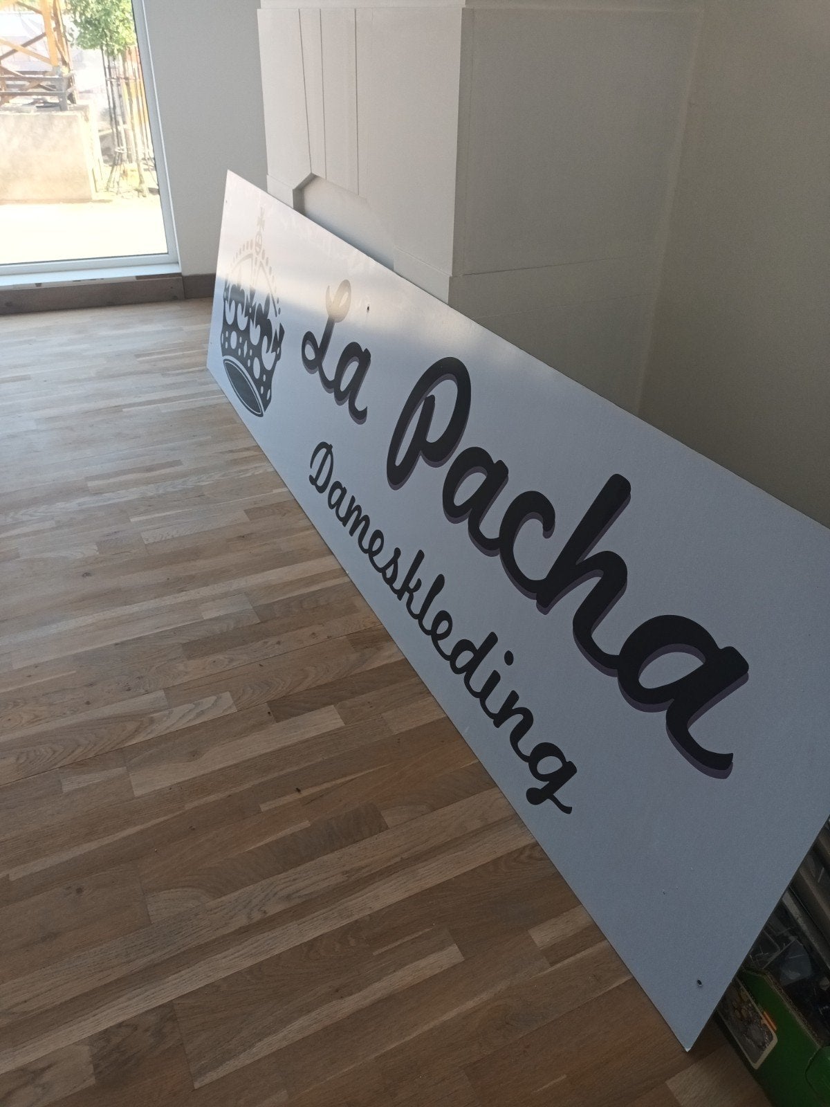reclamebord voor gevel, Ophalen