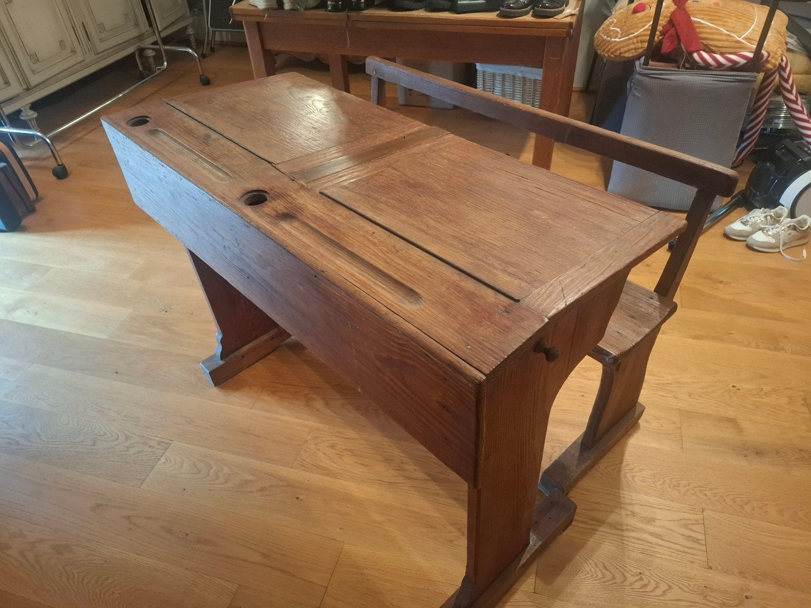 Ancien banc d’école, Enlèvement