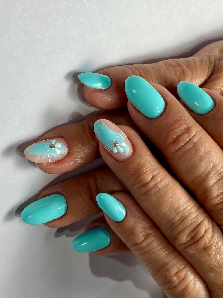 Manicure en pedicure Antwerpen, Nagels lakken