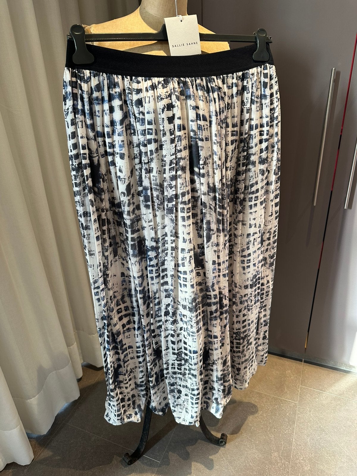 SALLIE SAHNE, Prachtige zijde/viscose maxi rok, maat 50, Kleding | Dames, SALLIE SAHNE, Ophalen of Verzenden, Zo goed als nieuw