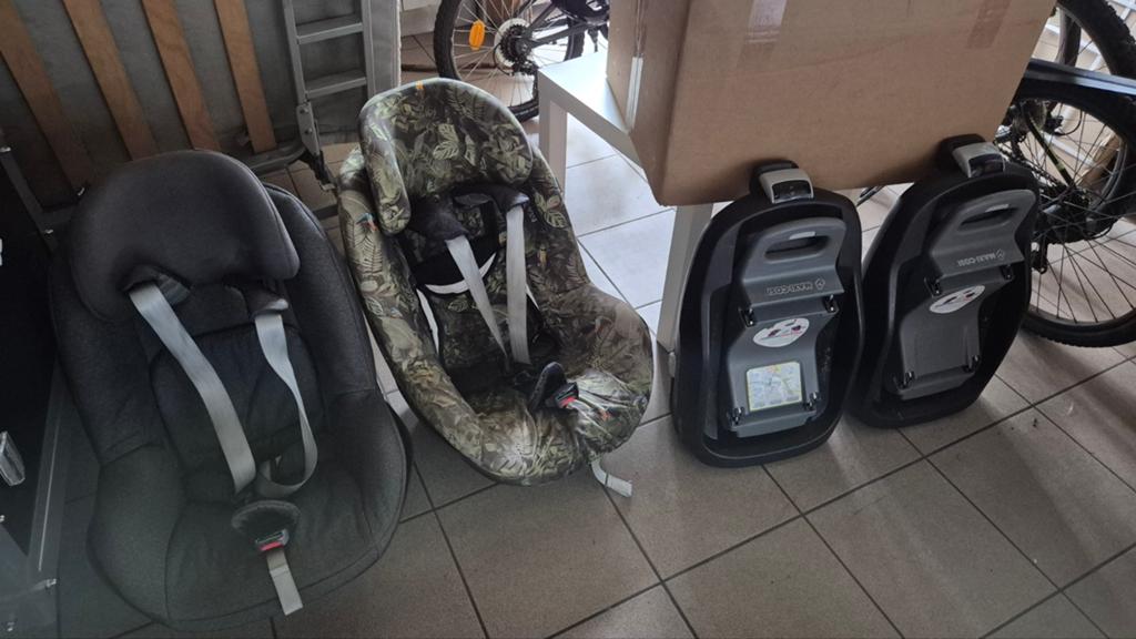 2 x maxi cosi met 2x isofix groep 1, Ophalen