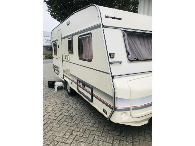 caravan, Jusqu'à 4, Poêle, 4 à 5 mètres, 750 - 1000 kg