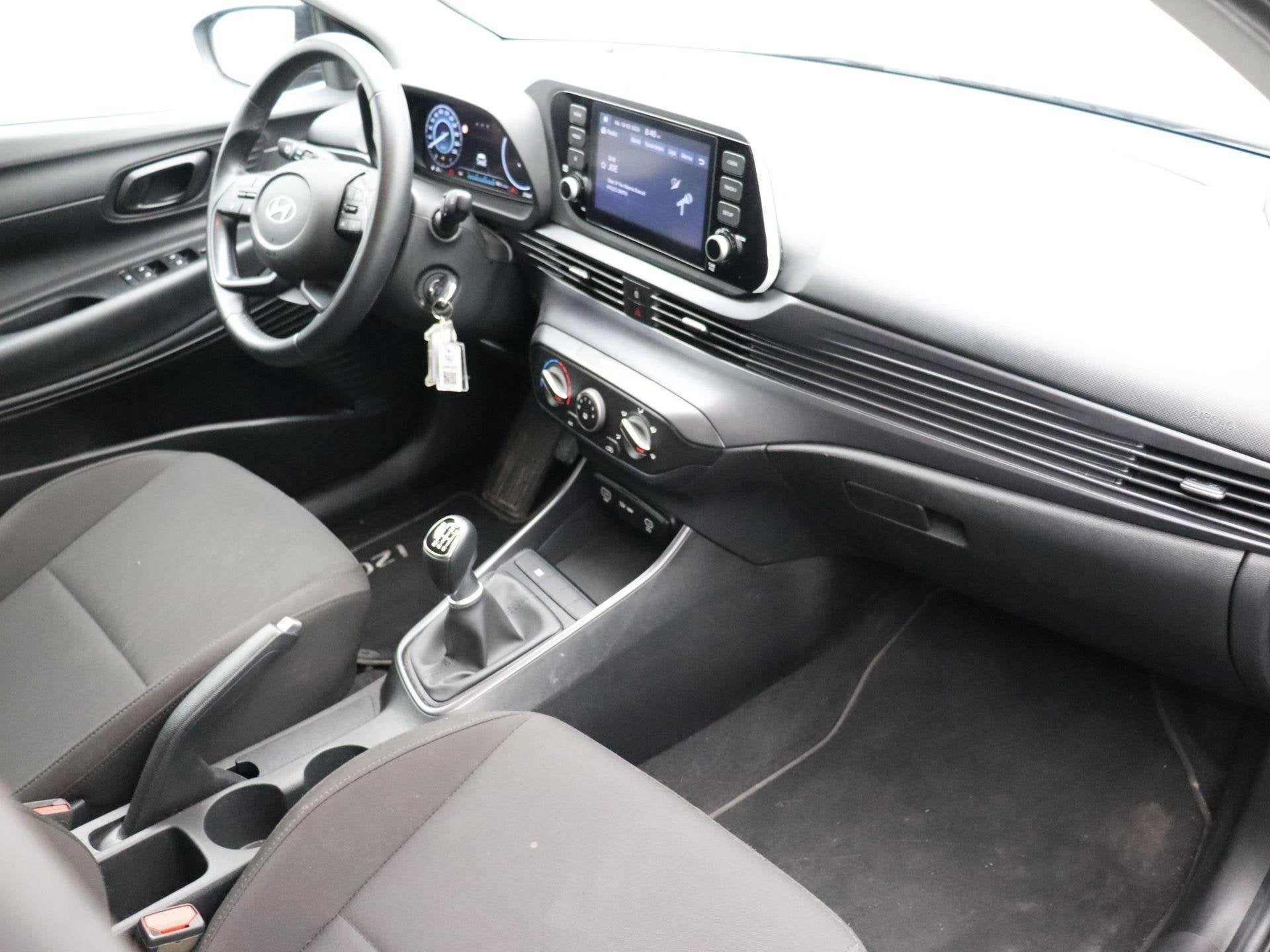 Hyundai i20 1.0 T-GDi 74kW Twist, Gebruikt, https://public.car-pass.be/vhr/cfe51dda-555e-47a4-8c07-f4a76a5535a5, 5 deurs, Hybride Elektrisch/Benzine