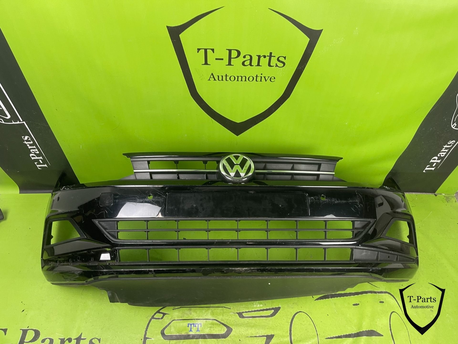 vw volkswagen polo 2g voorbumper bumper grille rooster 19+, Auto-onderdelen, Info@fabrikant.eu, Volkswagen, Bumper, Fabrikantstraat 1
1000 AA  Amsterdam