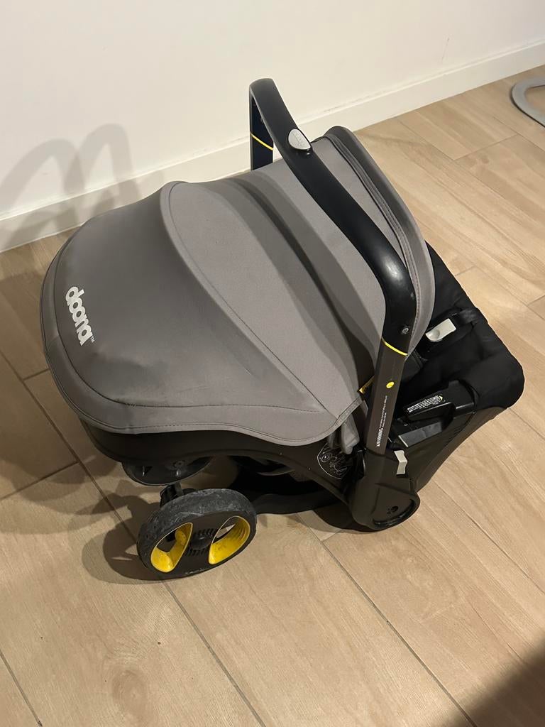 Doona autostoel / buggy 2-in-1 – grijs – goede staat, Gebruikt, Verstelbare duwstang, Combiwagen, Ophalen