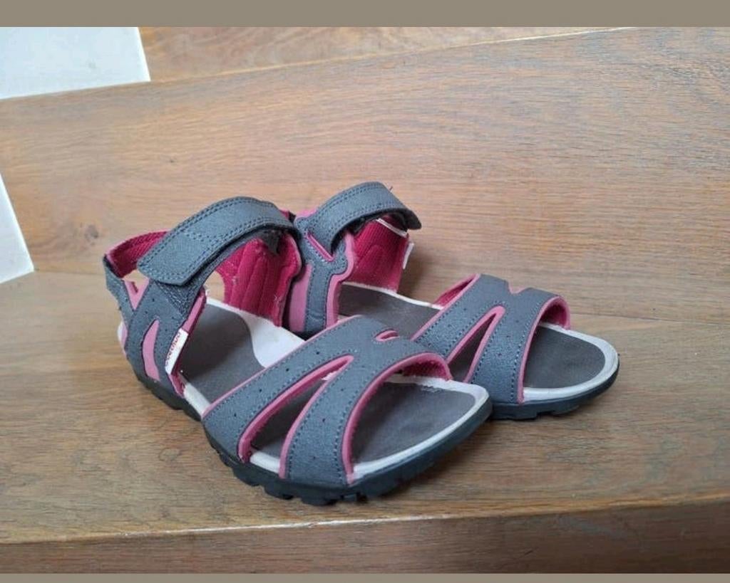 Sandalen / wandelsandalen van Quechua maat 38 ZGAN, Zo goed als nieuw, Quechua, Grijs, Sandalen of Muiltjes