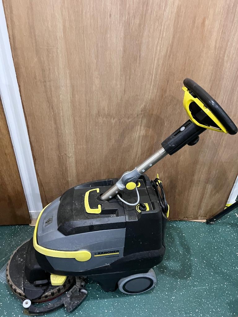 Karcher Professional BD 38/12C Schrobzuigmachine, Ophalen, Zo goed als nieuw, Schrobmachine