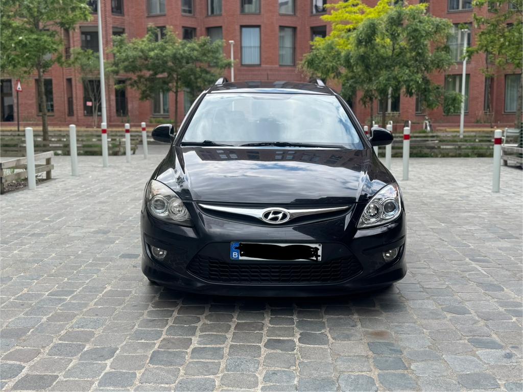 Hyundai i30CW AUTOMAAT 230.000km 1.6CRDI 2011 euro 5 airco, Autos, Hyundai, Euro 5, Achat, 5 portes, Particulier