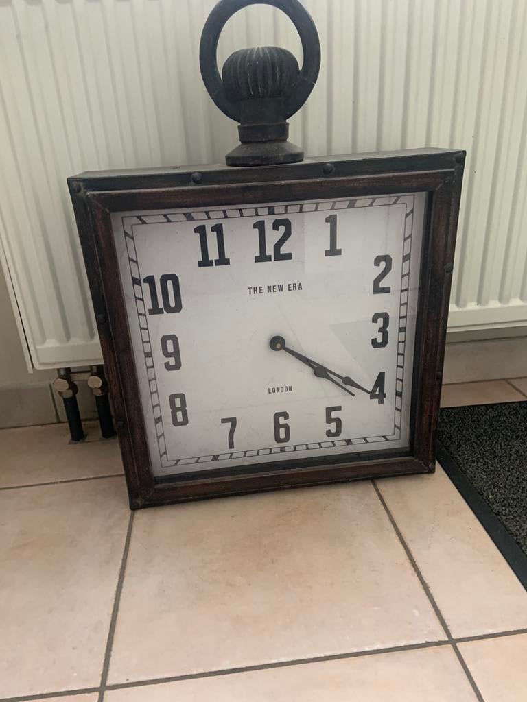 Decoratieve klok, Ophalen of Verzenden, Zo goed als nieuw, Analoog, Wandklok