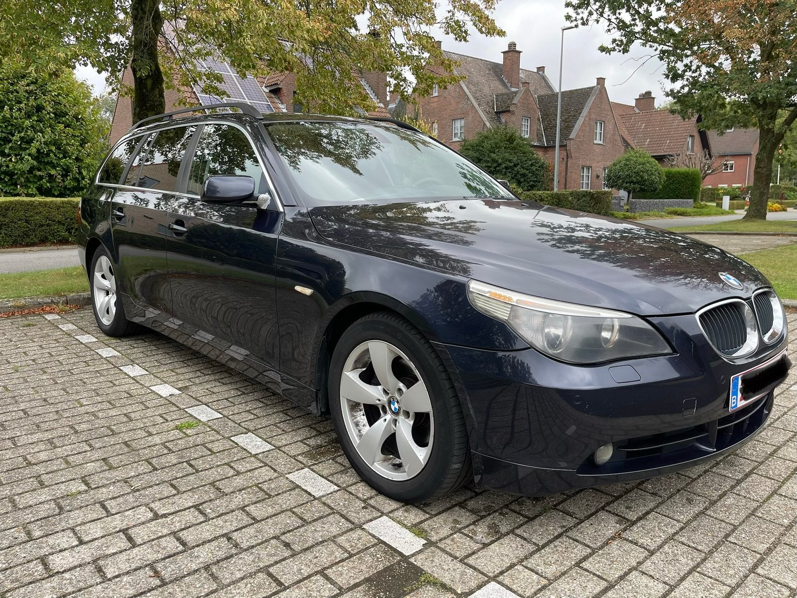La Bmw 520d 2006 démarre, fonctionne très bien, Autos, Cuir, Carnet d'entretien, Noir, 5 portes