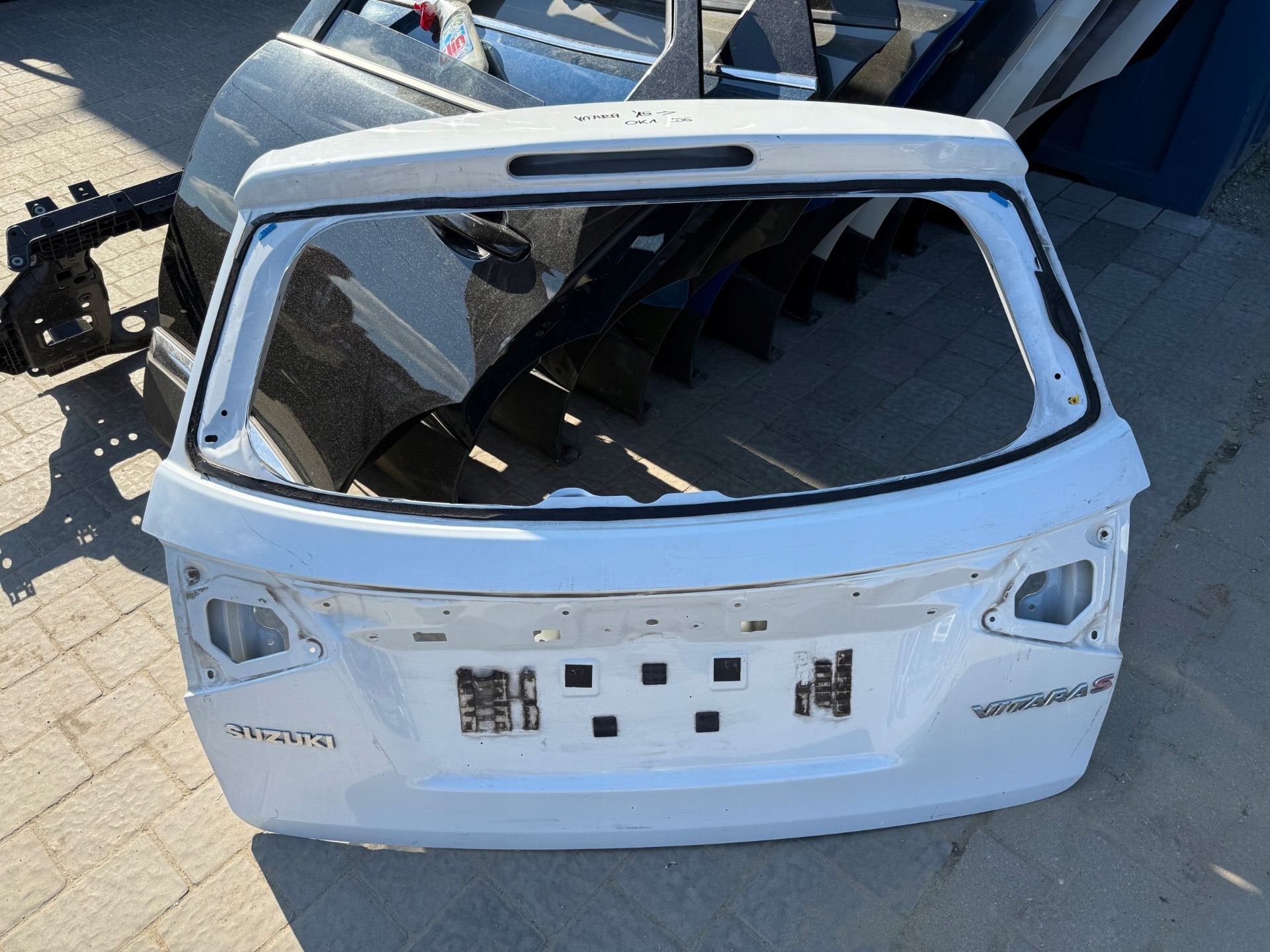 Suzuki Vitara III Achterklep 15, Gebruikt, Info@suzuki.co.jp, Takatsuka-cho, Chuo-ku 300
432-8611  Hamamatsu, Deur