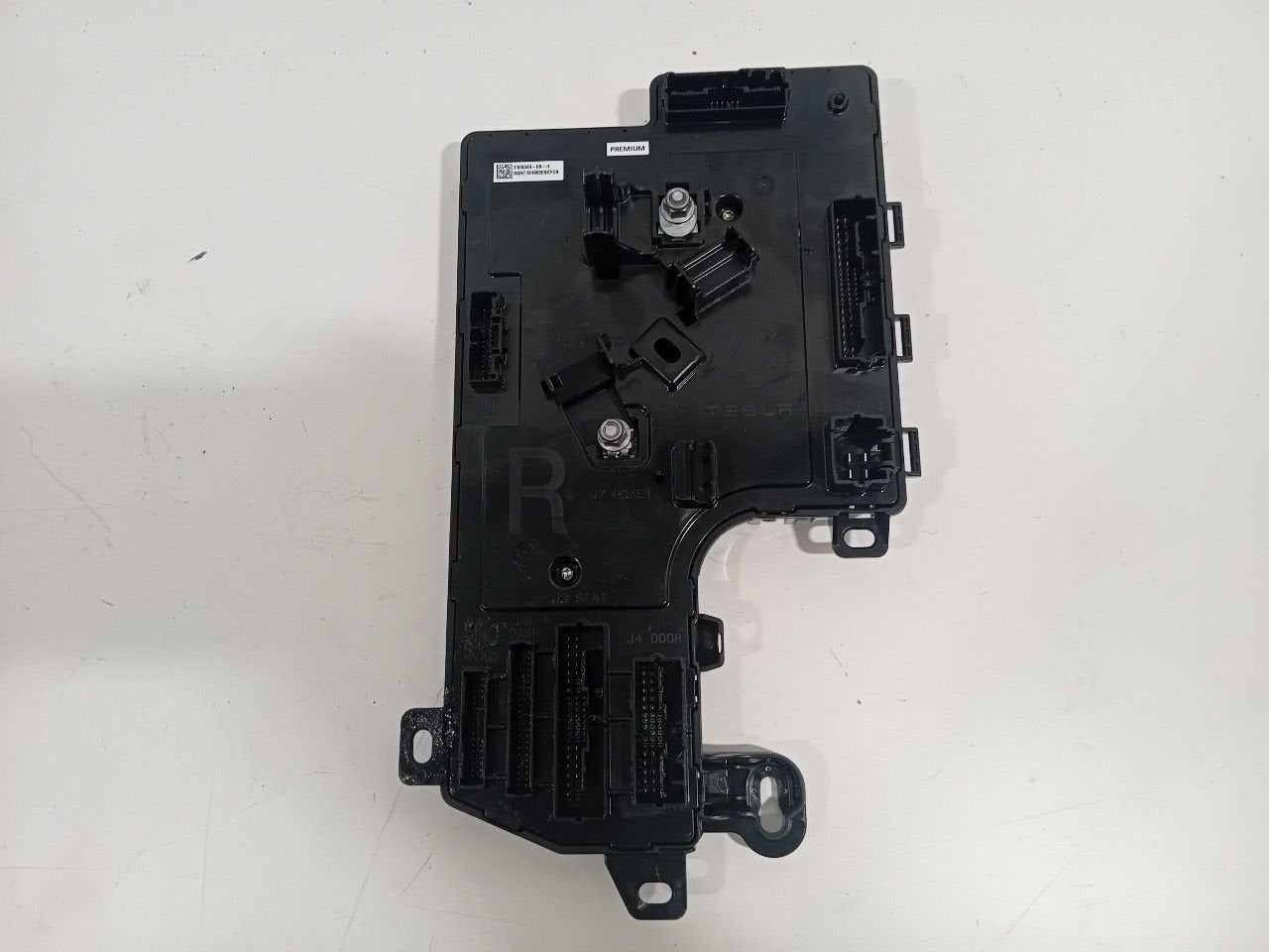 Computer body control Tesla Model 3, Onderdelen@venauto.nl, Van der Ven Autorecycling B.V., Ettenseweg 76, 4706 PB Roosendaal, The Netherlands