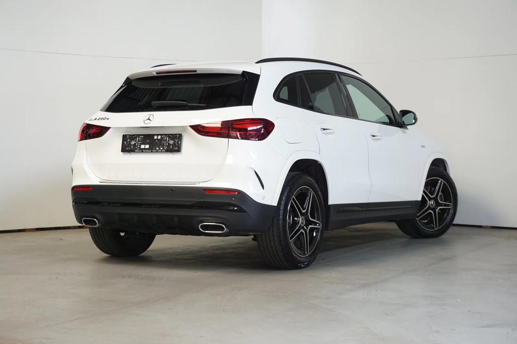Mercedes-Benz GLA 250 e - AMG Line - NIGHT PAKKET (bj 2025), Auto's, Automaat, Gebruikt, Zwart, Parkeersensor