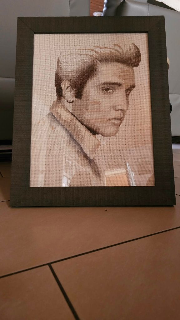 elvis presley the king geborduurd en ingekaderd 38 cm hoog, Huis en Inrichting, Woonaccessoires | Schilderijen, Tekeningen en Foto's