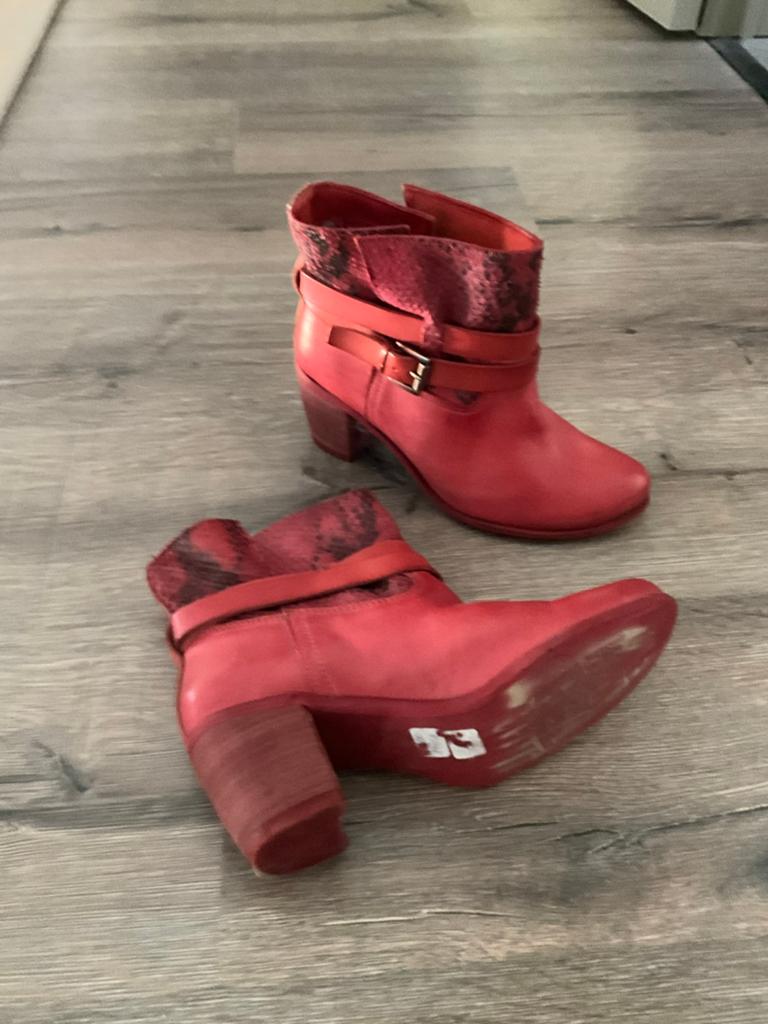 Rode lederen enkellaarzen maat 38, Ophalen, Lage of Enkellaarzen, Zo goed als nieuw, Rood
