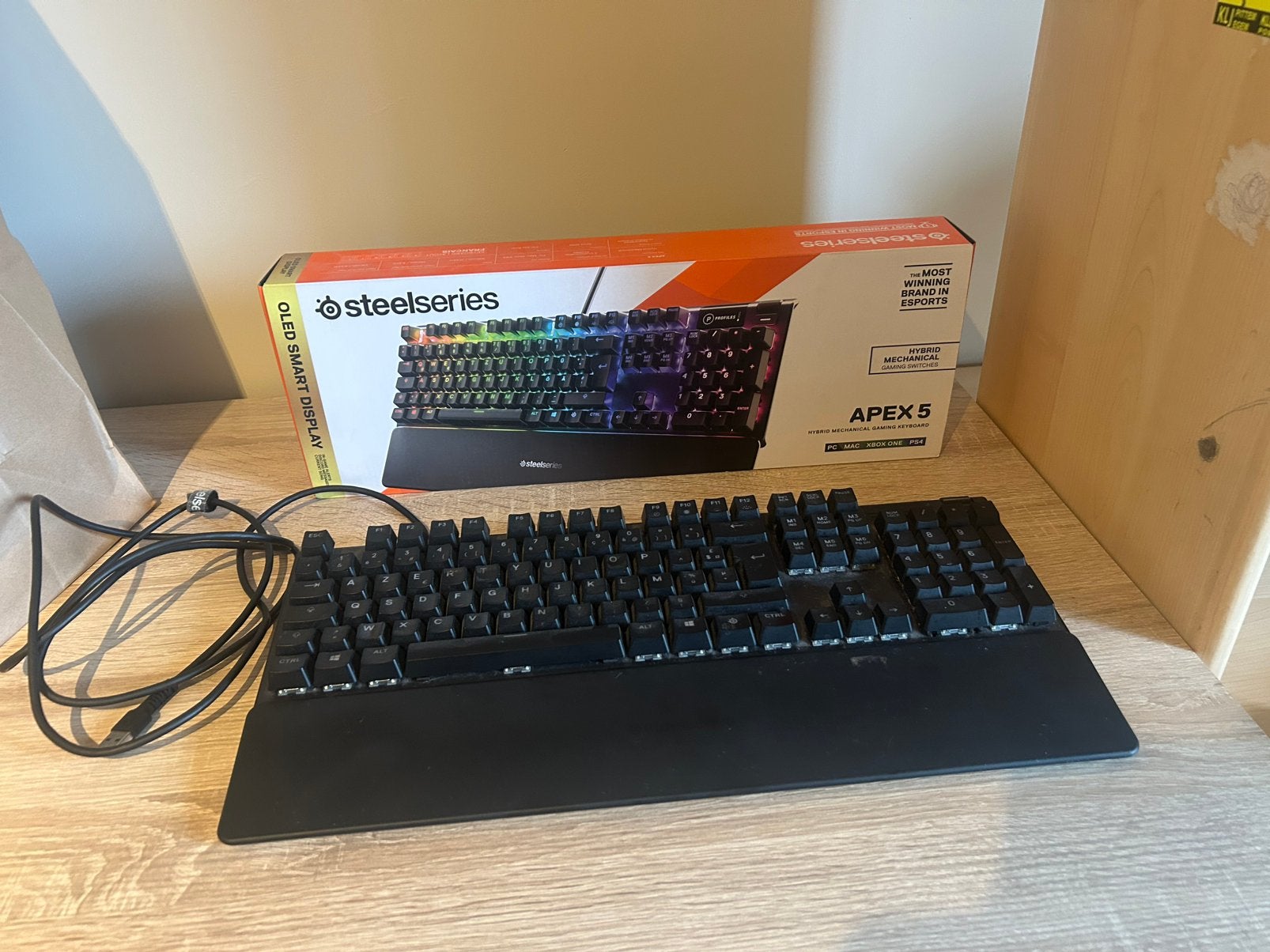 STEELSERIES Apex 5, Computers en Software, Ophalen, Zo goed als nieuw