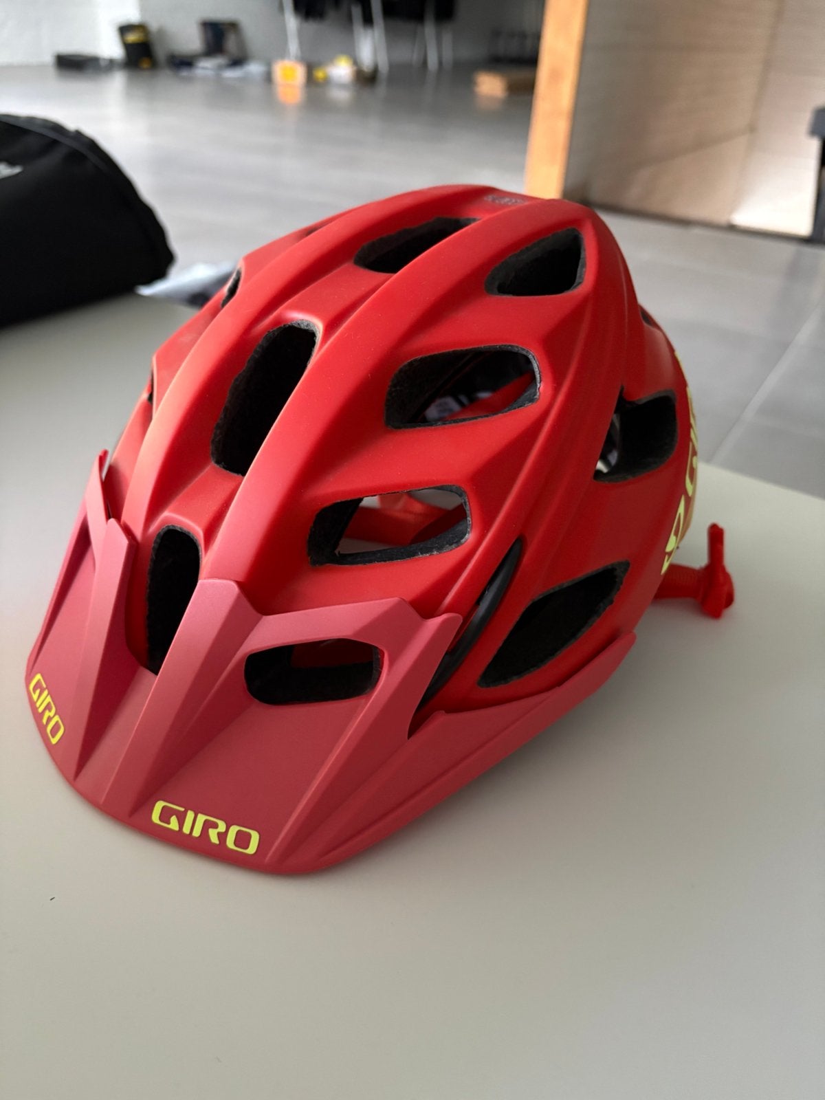 Helm GIRO, Fietsen en Brommers, Ophalen, Nieuw, S
