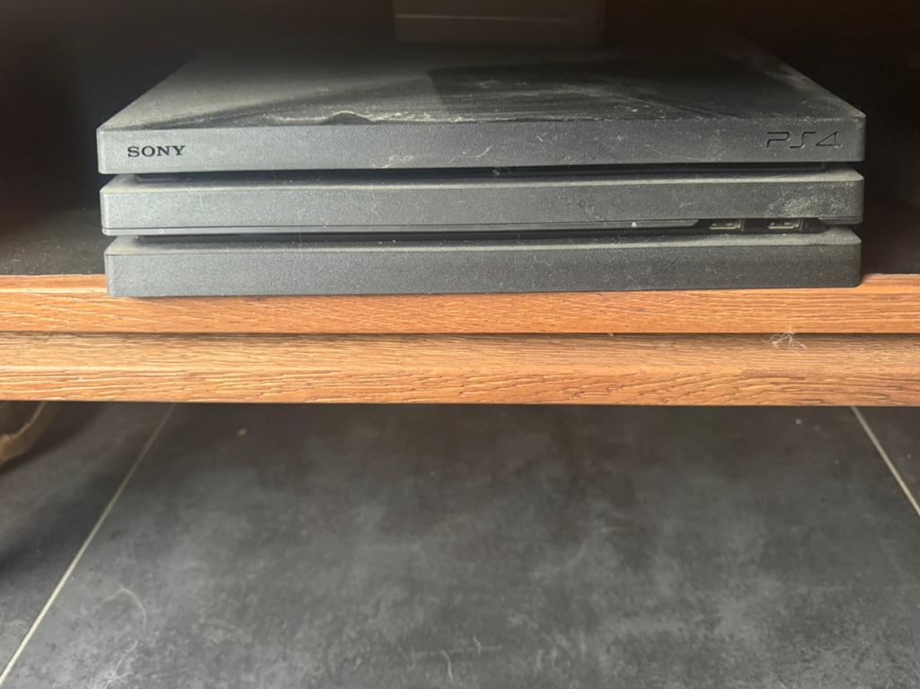 Playstation 4 pro + playstation VR en controllers, Games en Spelcomputers, Spelcomputers | Sony PlayStation 4, Ophalen, Zo goed als nieuw