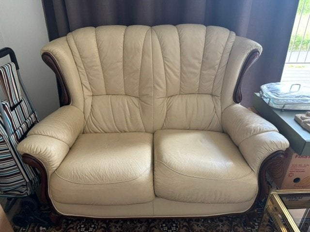 Twee-zit fauteuil in ecru wit leder, Huis en Inrichting, Fauteuils, Ophalen, Gebruikt, Hout
