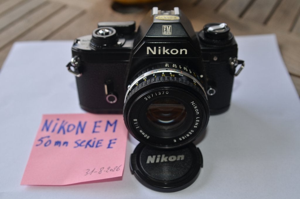 Niko EM analogique avec objectif 50mm série E (sympa), Enlèvement ou Envoi, Comme neuf, Reflex miroir, Nikon