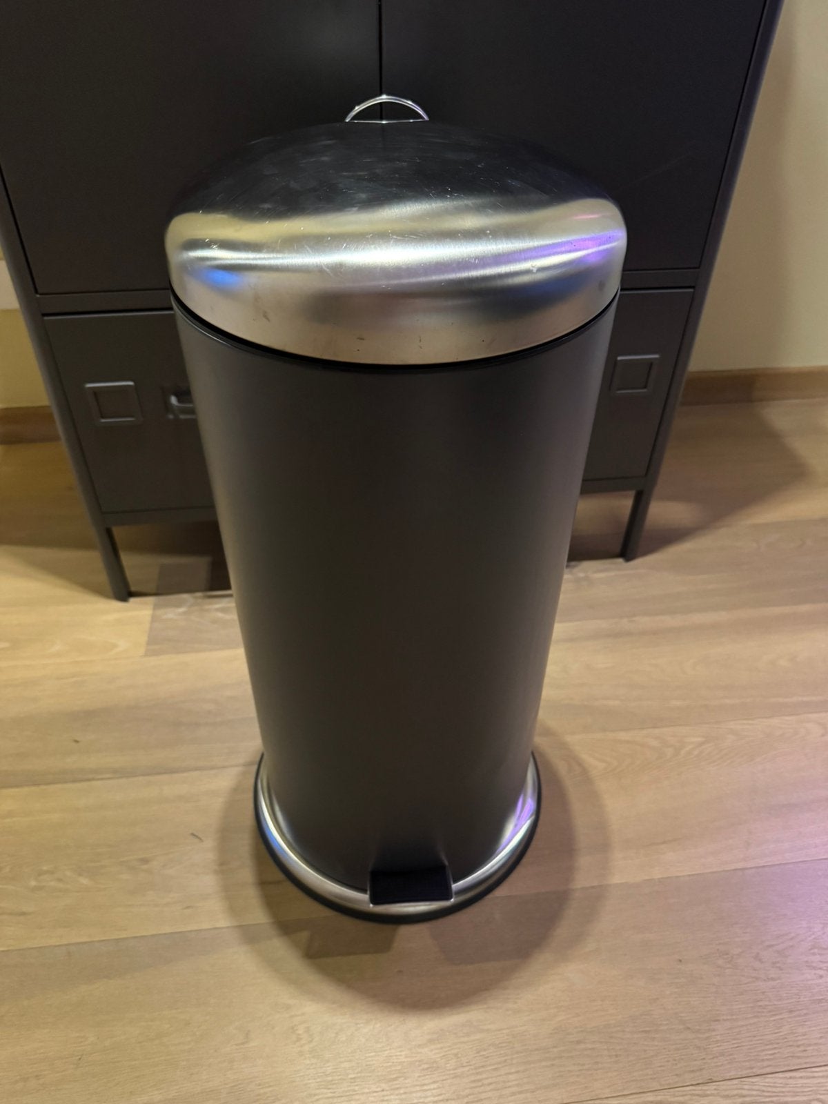 Poubelle à pédale 30 litres, À pédale, 20 à 30 litres, Enlèvement, Utilisé
