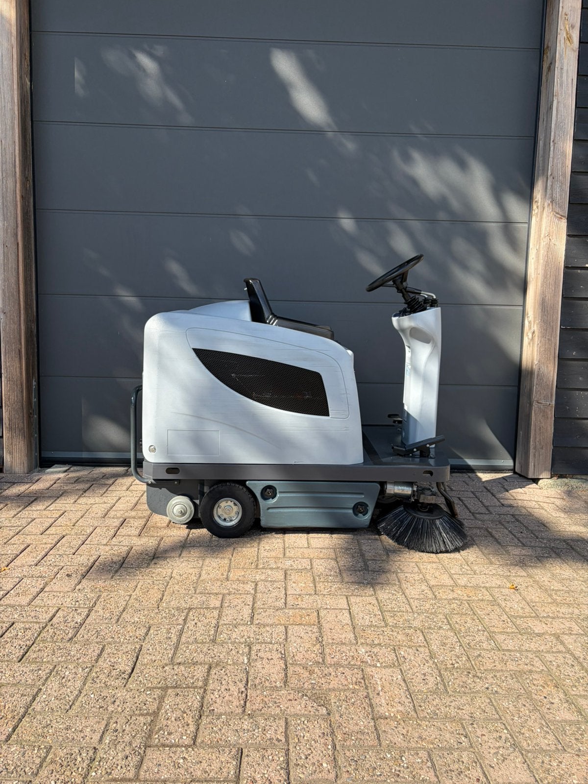 Veegmachine | Nilfisk SR1101 | Opzit veegmachine, Zakelijke goederen, Ophalen of Verzenden