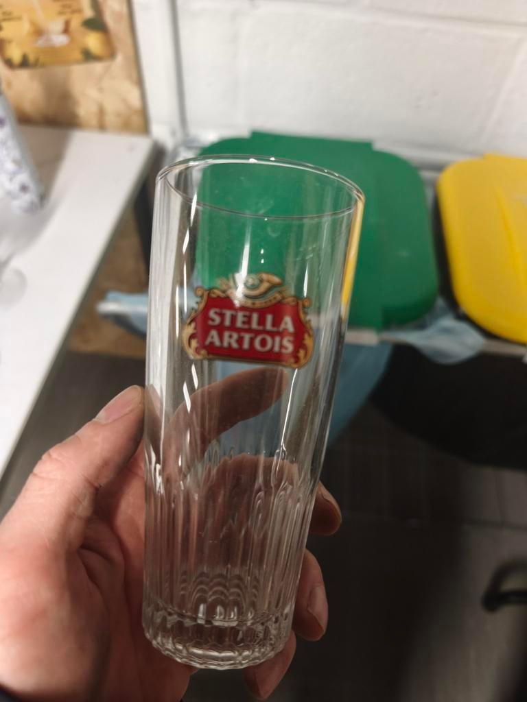 6 verres de stella artois, Enlèvement