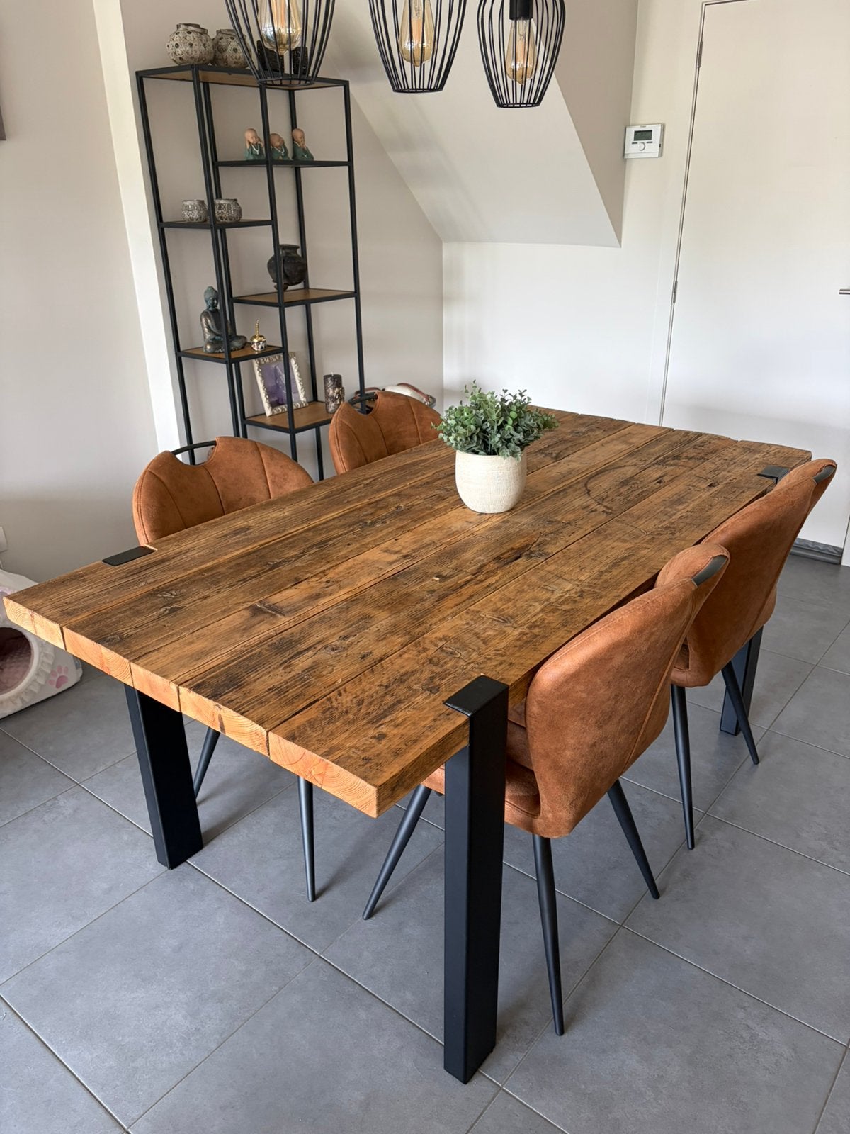 Robuuste houten eettafel met 6 cognackleurige stoelen, Ophalen, Gebruikt, 50 tot 100 cm, Vijf personen of meer